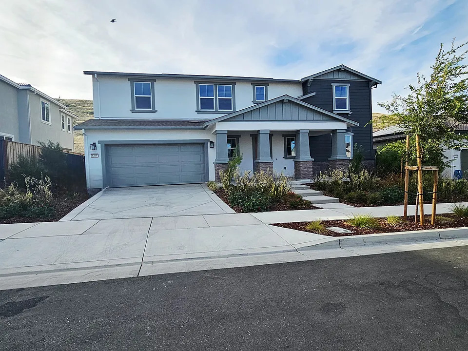 8205 Lamplight Dr
