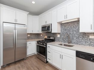 2901-11 CLARK, Chicago, IL 60657