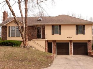 1300 Lee Ln, Raymore, MO 64083