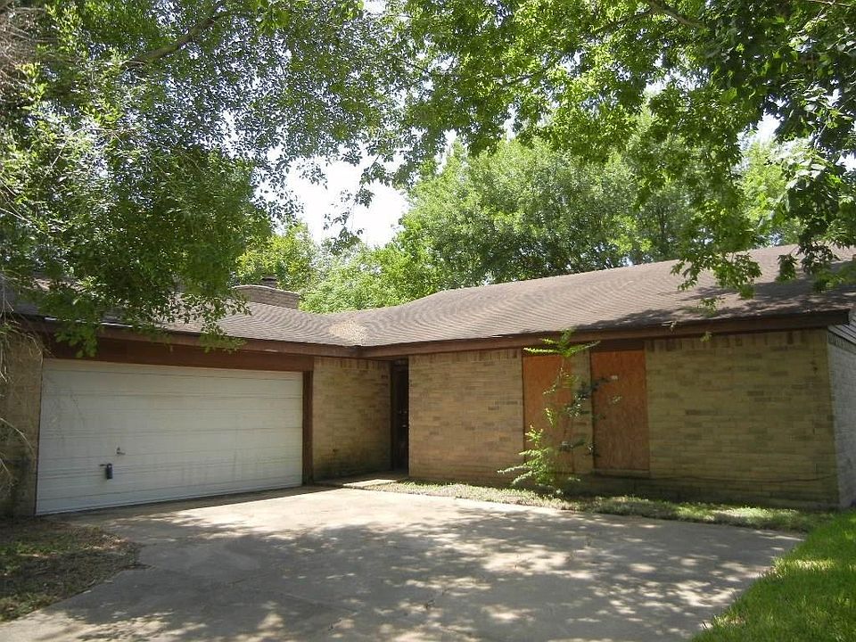 1st image of 1702 Castle Creek Dr