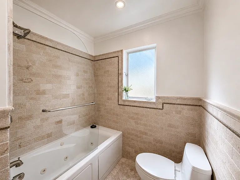 1027 20th St #1B — Photo 14