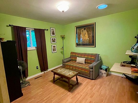 3rd image of 932 Teal Dr