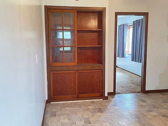 Kitchen wall hutch