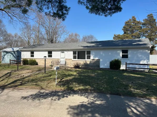 1300 Cemetery Rd, Morris, IL 60450