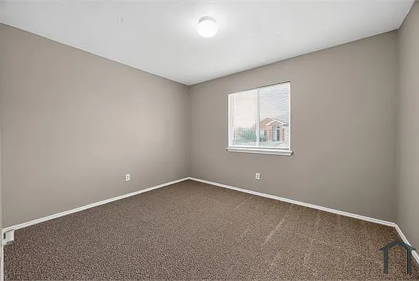 1432 Oak Hollow Ln — Photo 5