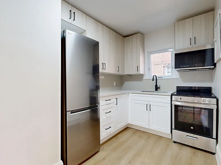 1214 Avenue Rd — Photo 34