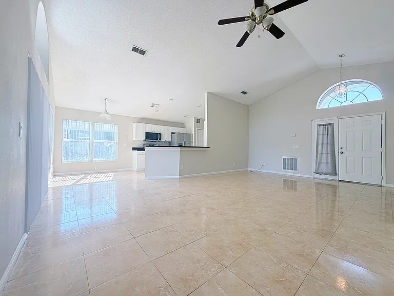 2634 Meadow Oaks Loop — Photo 2
