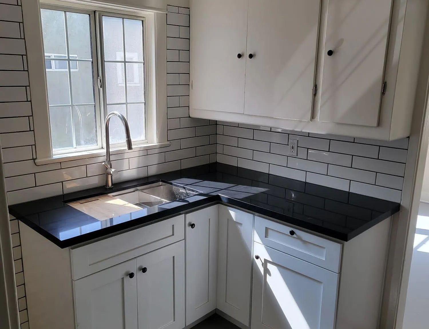 2 bed, 800 sqft, $3,200 — Photo 2