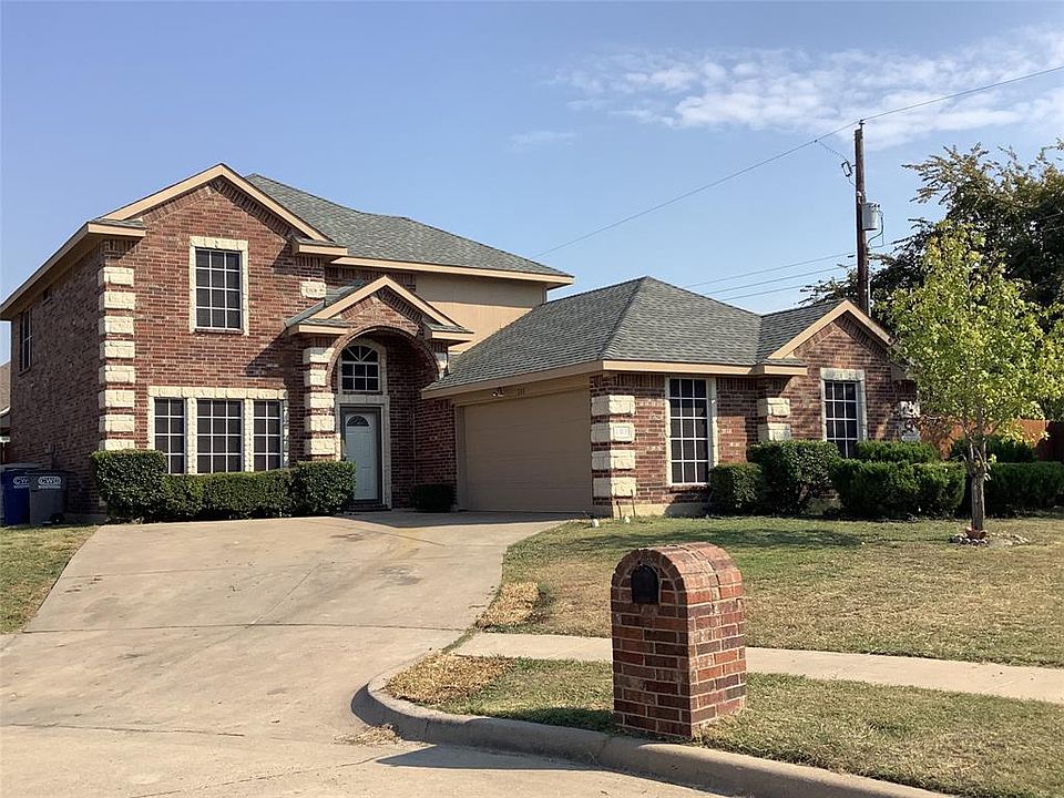 1st image of 208 Rosewood Ct