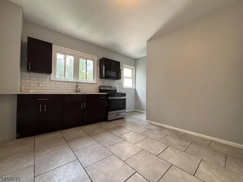 4 bed, 2.0 bath, $2,999 — Photo 2