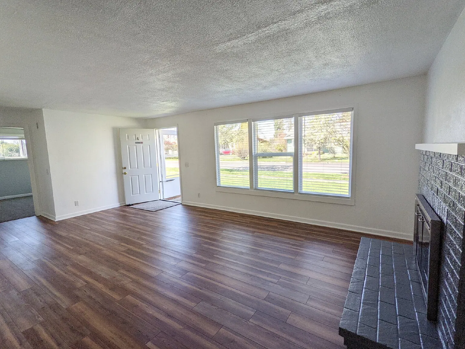 2 bed, 1.0 bath, $1,600 — Photo 3