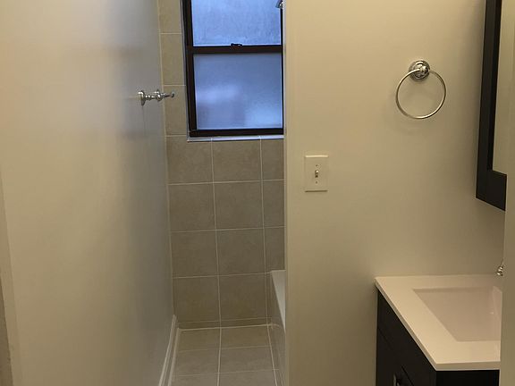 2nd image of 1253 W Henderson St #Qa4xfkp31