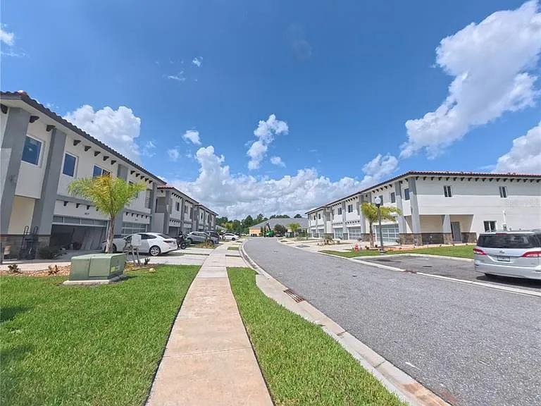 1835 Brentwood Ct — Photo 50