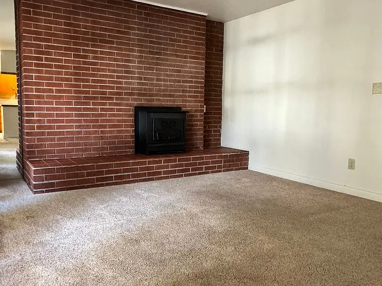 702 S 20th Ave — Photo 4