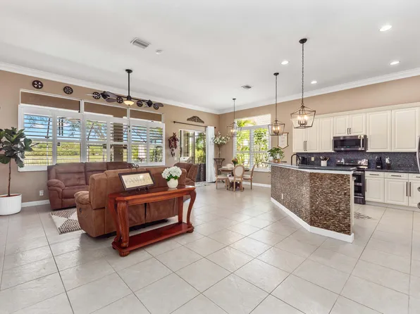408 NW Stratford Lane, Port St Lucie, FL 34983