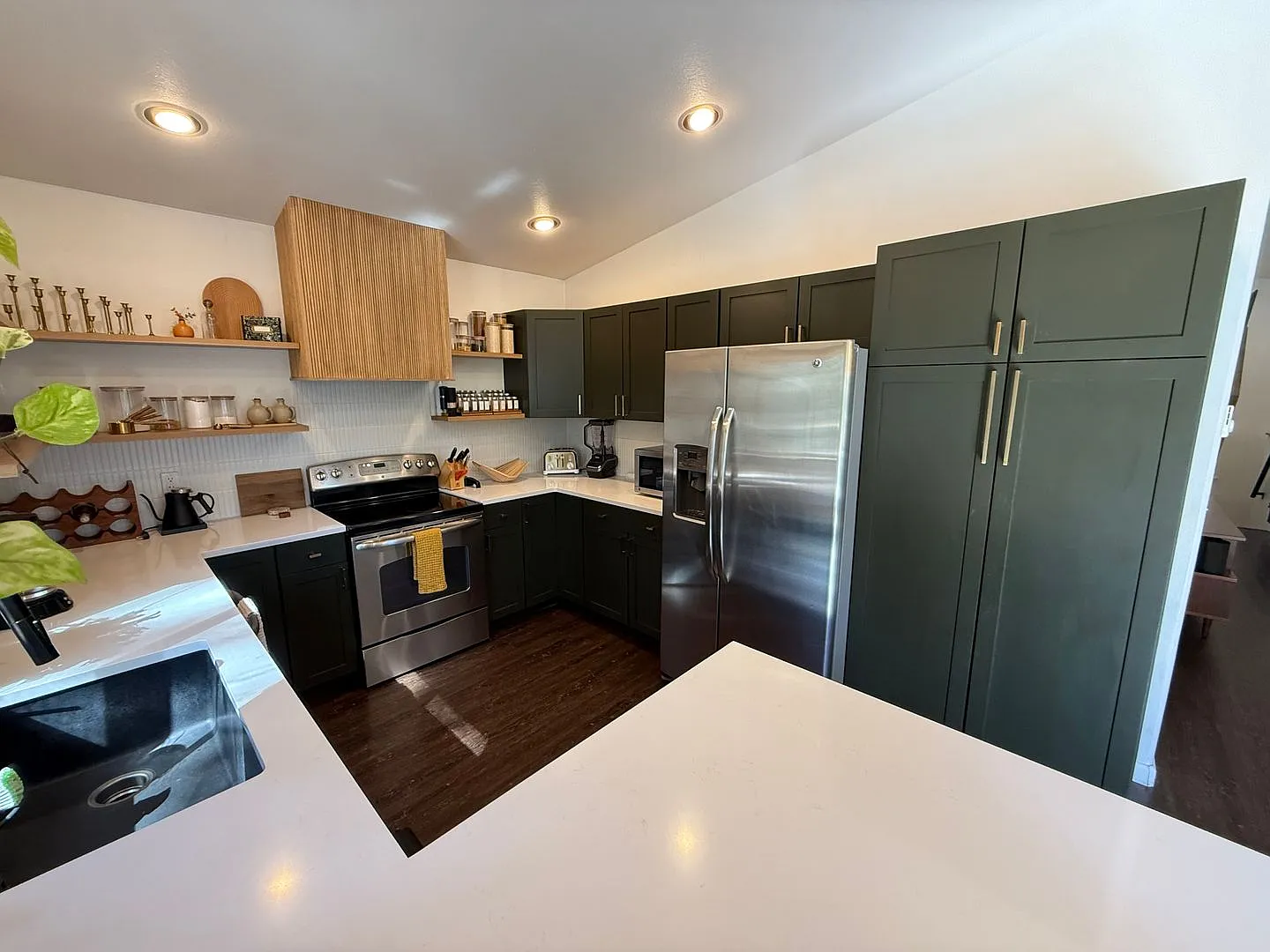 Beautifully Remodeled 2 Bed/1.5 Bath on .44 Acres - Sunriver, OR — Photo 4
