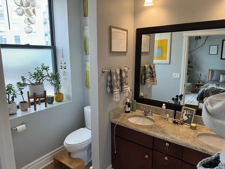 1135 W Chicago Ave #2W — Photo 24