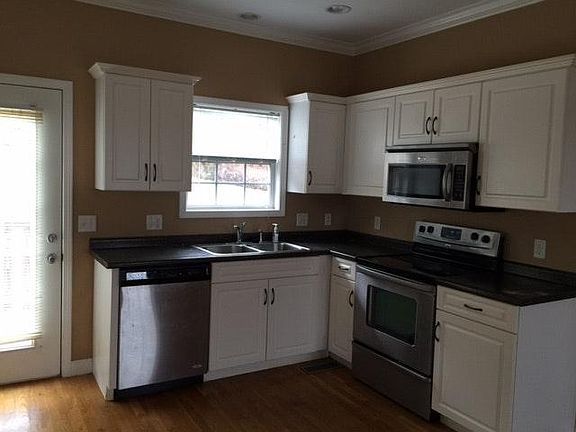 5th image of 1030 Nottingham Dr