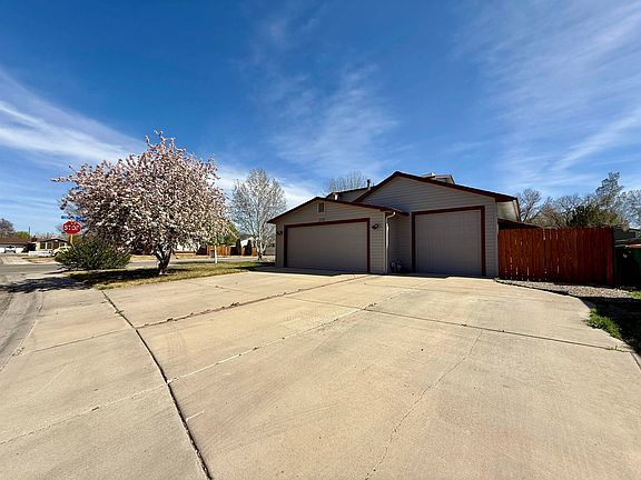3rd image of 270 N Cedar Ct
