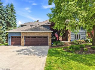 5743 Williamsburg Dr, Highland Heights, OH 44143