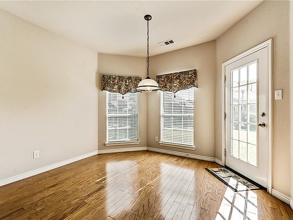 4th image of 1810 High Meadow St