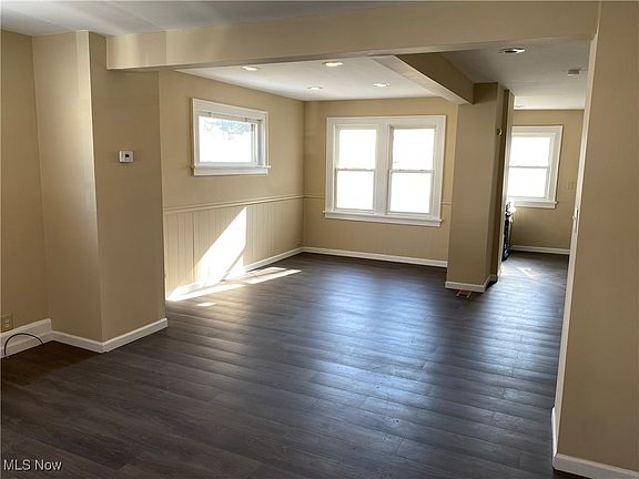 3rd image of 5161 Greenhurst Dr