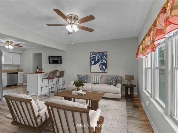 652 Kenneth Rd, Virginia Beach, VA 23462