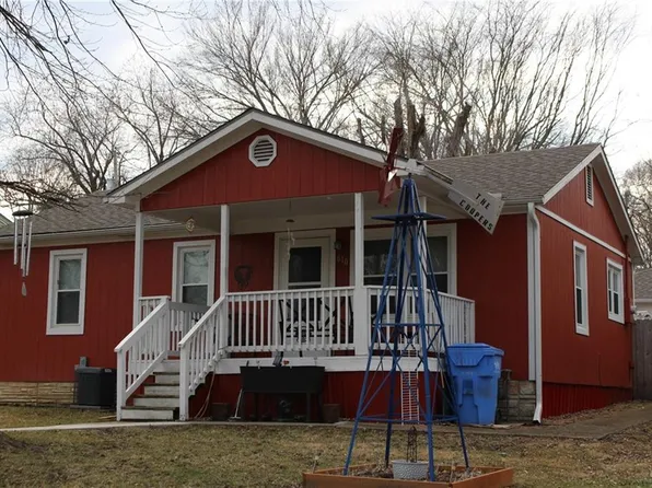 610 Yoeke St, Tonganoxie, KS 66086