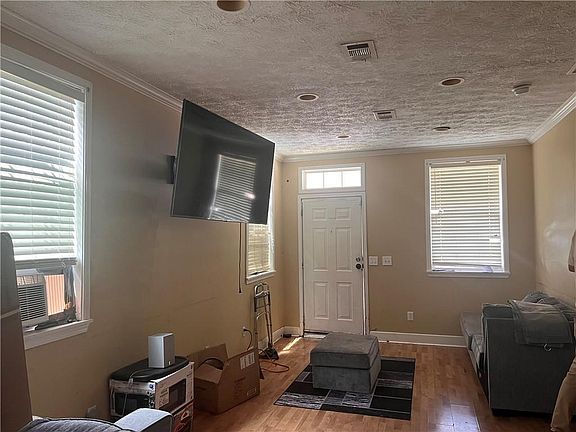 3rd image of 2433 Amelia St