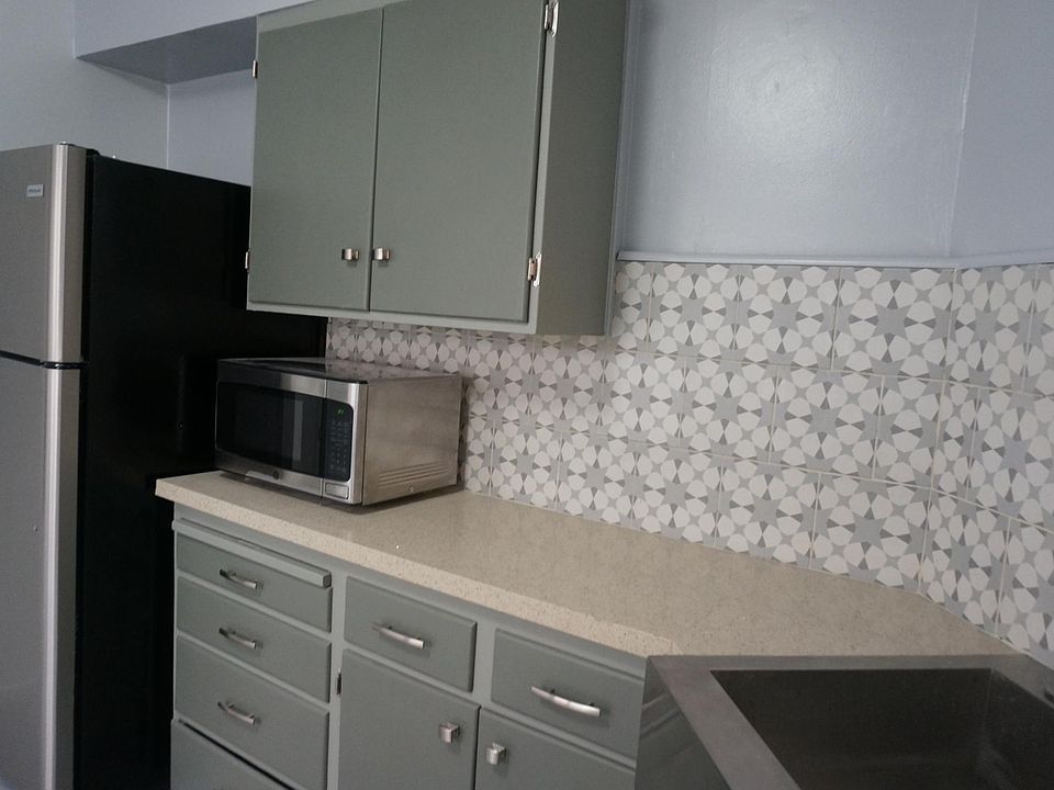 1st image of 147 28th St #1