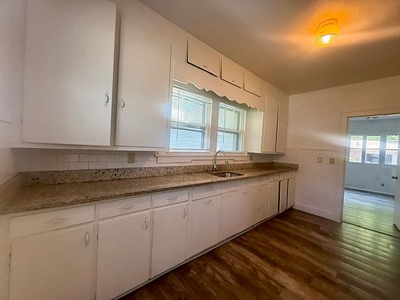 4th image of 605 Oak Park Dr