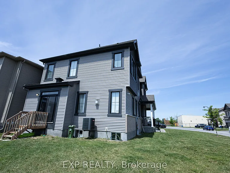 1038 Showman St — Photo 23