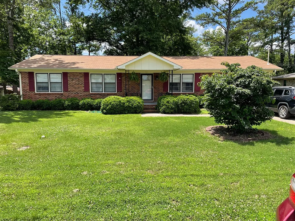 125 Meadow Dr