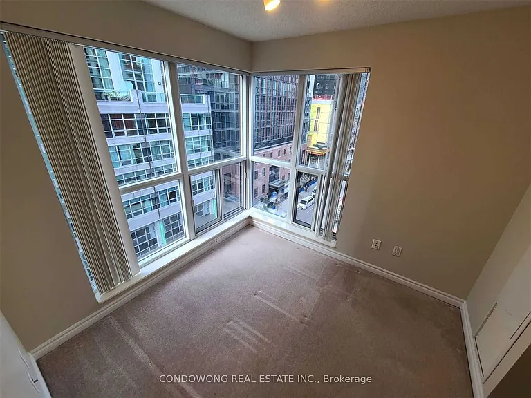 270 Wellington St W #819 — Photo 8