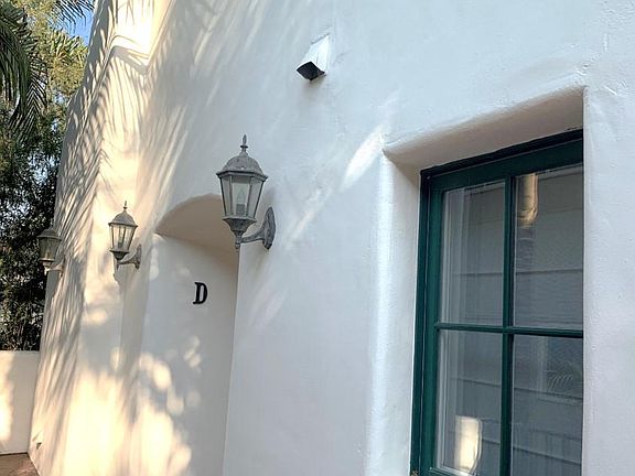 3rd image of 2316 De La Vina St APT D