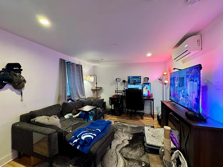 6374 Germantown Ave #6 — Photo 2