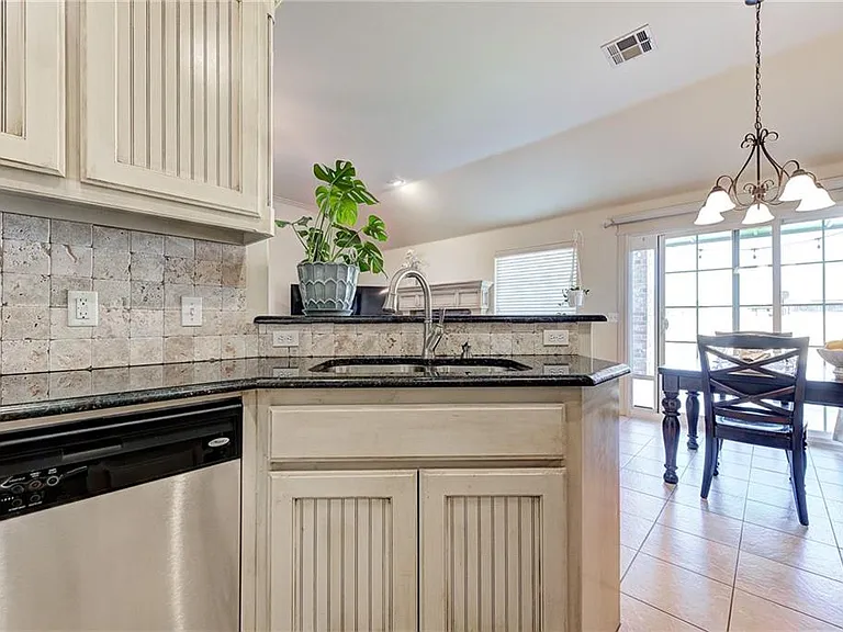 3009 Elmo Way — Photo 9