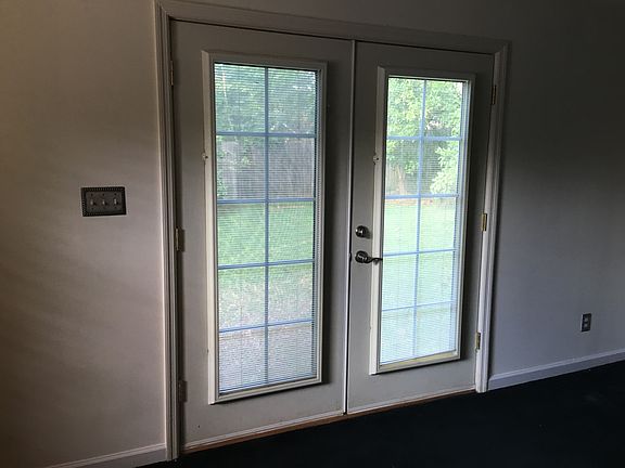 5th image of 716 Millard St