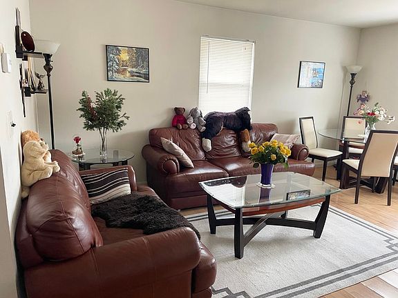 4th image of 202 12th St APT 12