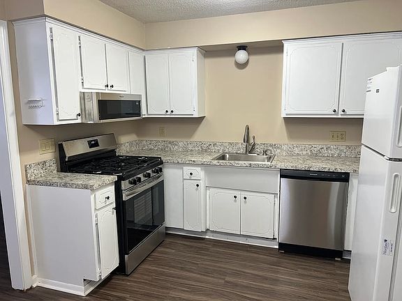 3rd image of 4825 Pennfair St