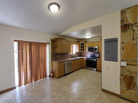 2nd image of 196 NE 13th Ave #30