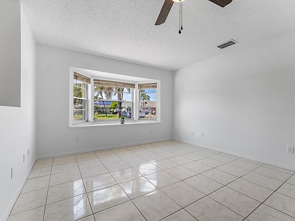 3rd image of 888 NE Maranta Terrado