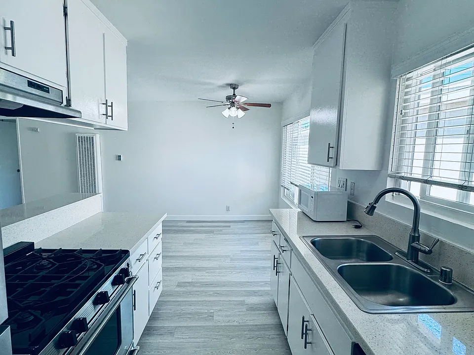 11305 Graham Pl