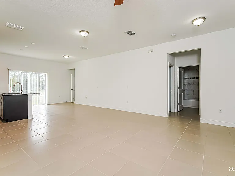 1243 Amazon Ln — Photo 5