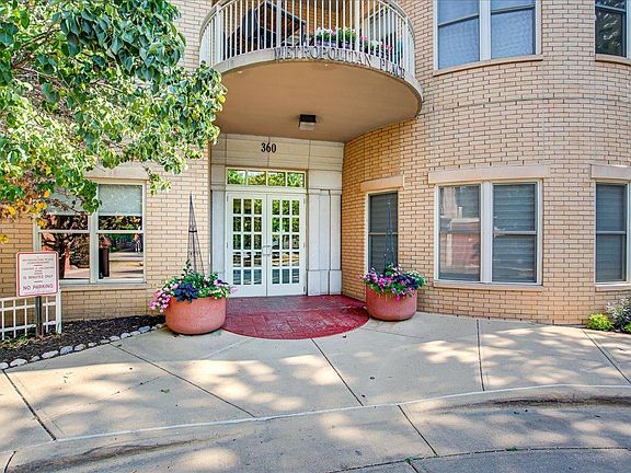 2nd image of 360 W Washington Ave Unit 811