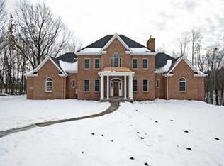 202 Sunset Ct, Gibsonia, PA 15044