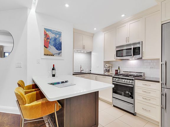 2nd image of 60 W 68th St APT 5D