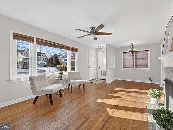 3rd image of 7915 Fairfax Rd