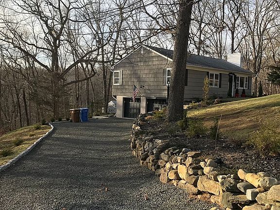 3rd image of 64 Beacon Hill Ter