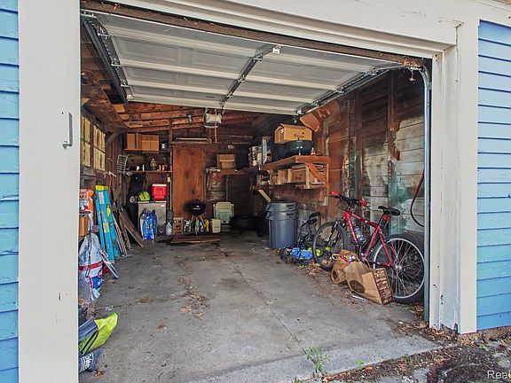 4th image of 430 N Adams St